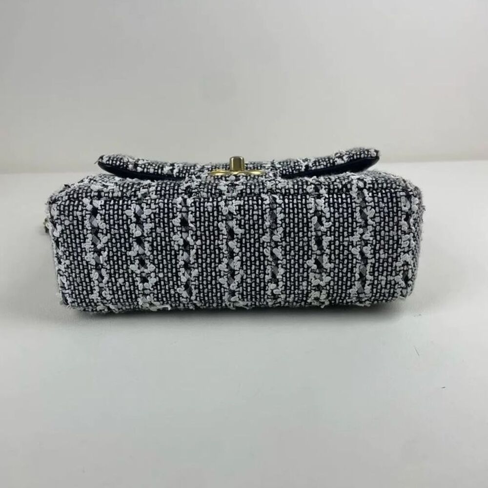 Chanel Women Pre-Loved Bag Very Good Condition - Picture 9 of 9